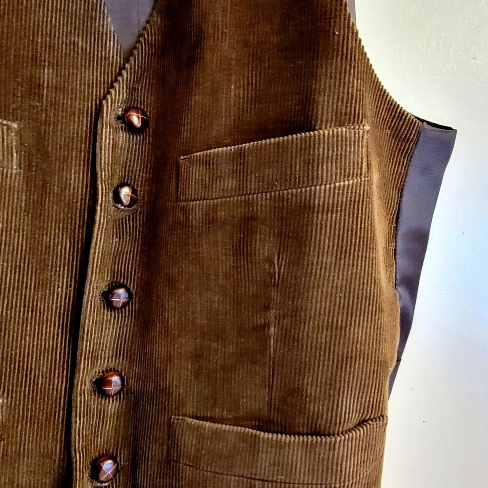 Vtg Unisex Brown Corduroy Vest With Pockets & Adjustable Back Strap - Picture 11 of 16
